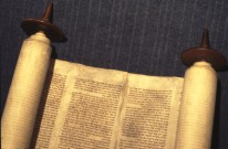 Découverte du plus ancien rouleau complet de la Torah au monde