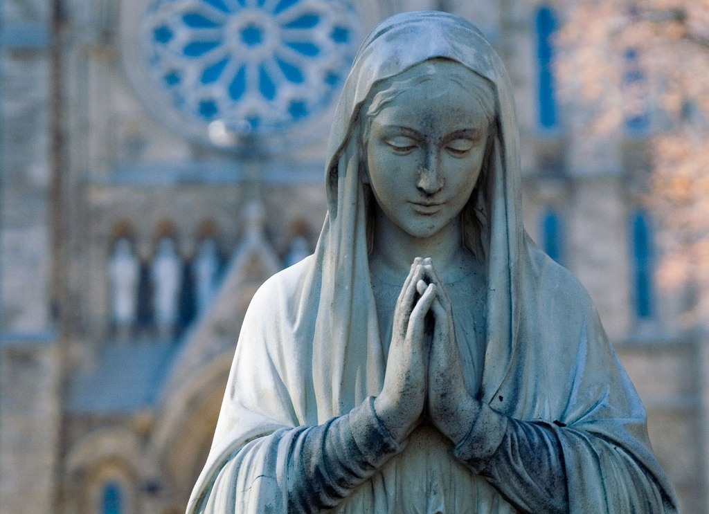 Faut-il prier la vierge Marie ?